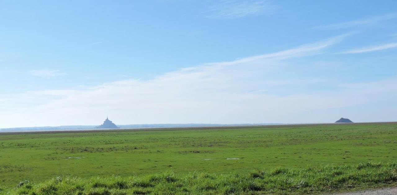 Gite De Charme "La Maison Saint-Leonard" Avec Piscine, Spa, Vue Sur Le Mont Saint-Michel Vains Exteriér fotografie